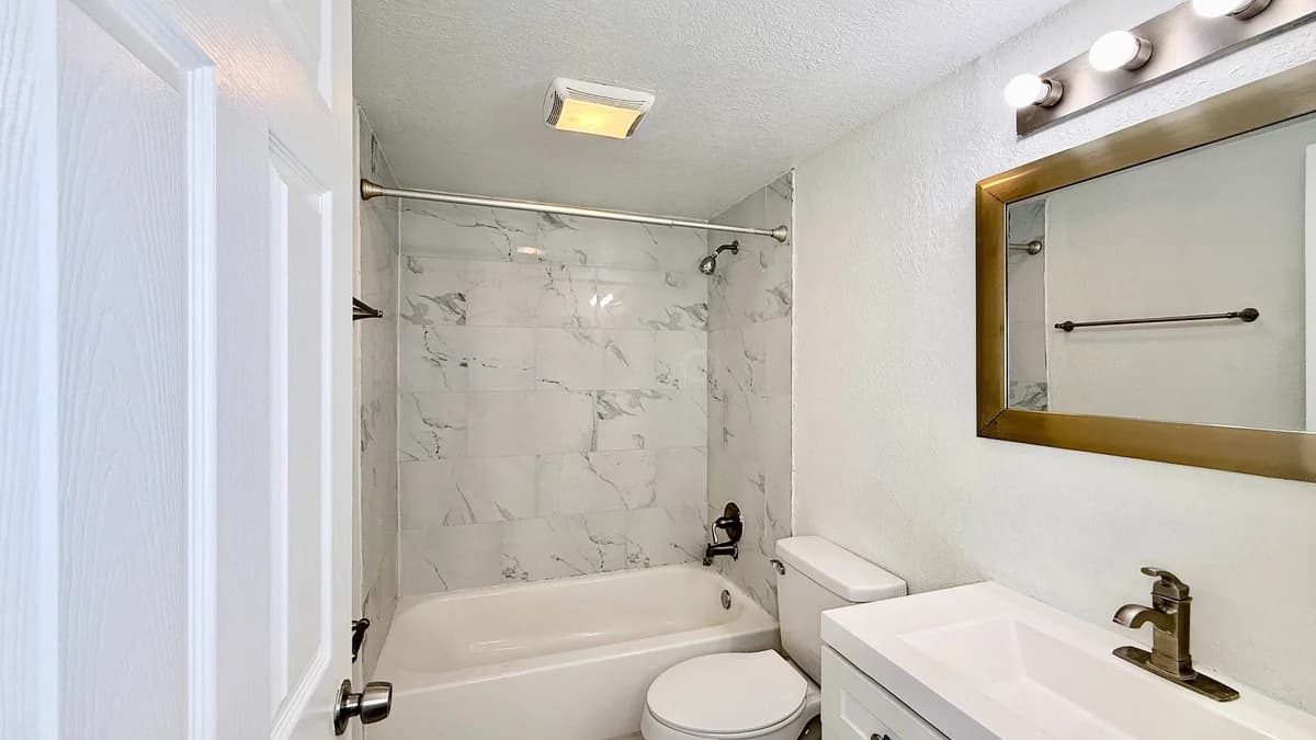 St. Petersburg apartments for rent - image - Dolphin Premium - Bathroom