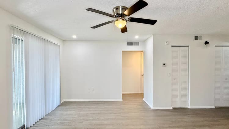 St. Petersburg apartments for rent - image - Coquina Elite - Living Room