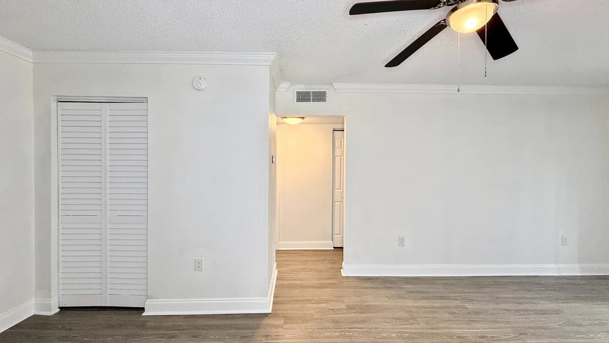 St. Petersburg apartments for rent - image - Dolphin Premium - Living & Dining Area