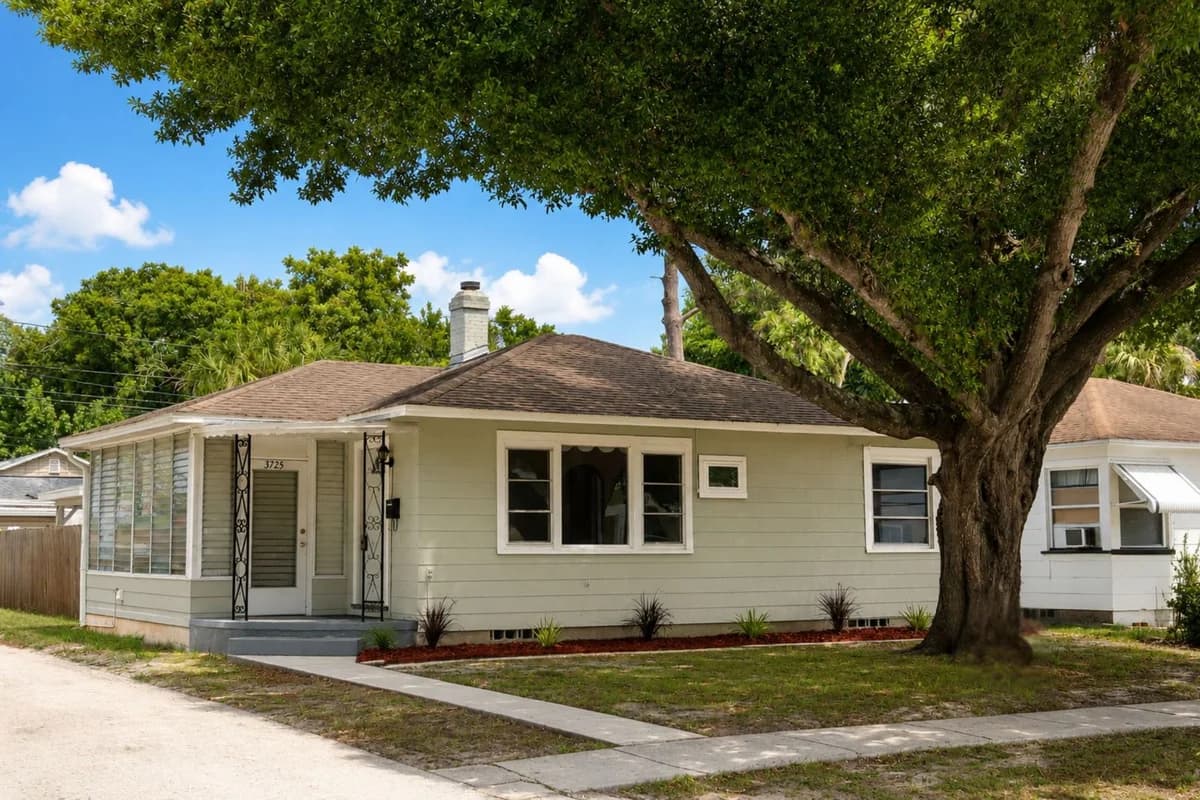 St. Petersburg apartments for rent - Property image - 3725 18th St N - 1