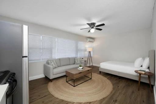 St. Petersburg apartments for rent - Property image - 425 2nd St N - 1