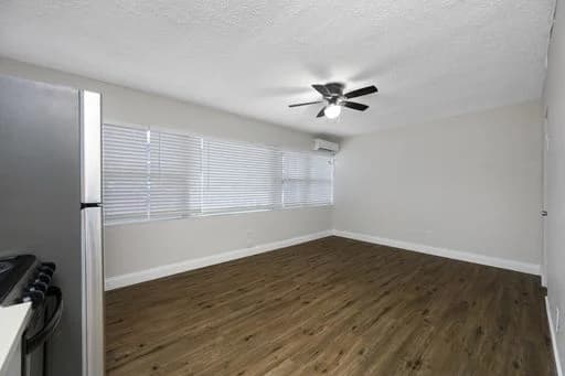 St. Petersburg apartments for rent - Property image - 425 2nd St N - 3