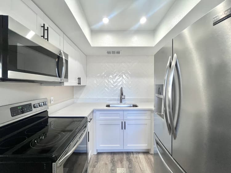 St. Petersburg apartments for rent - image - 10_raven_palms_ss.jpeg