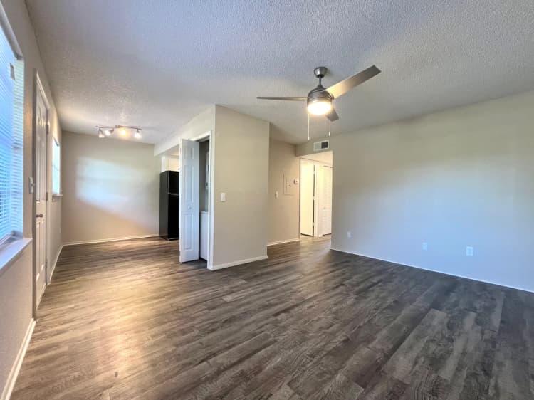 St. Petersburg apartments for rent - image - 5_raven_palms.jpg