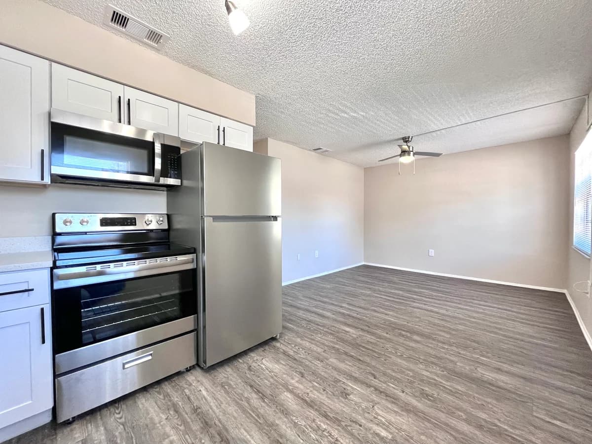 St. Petersburg apartments for rent - Property image - Raven at Park Place Apartments - 2