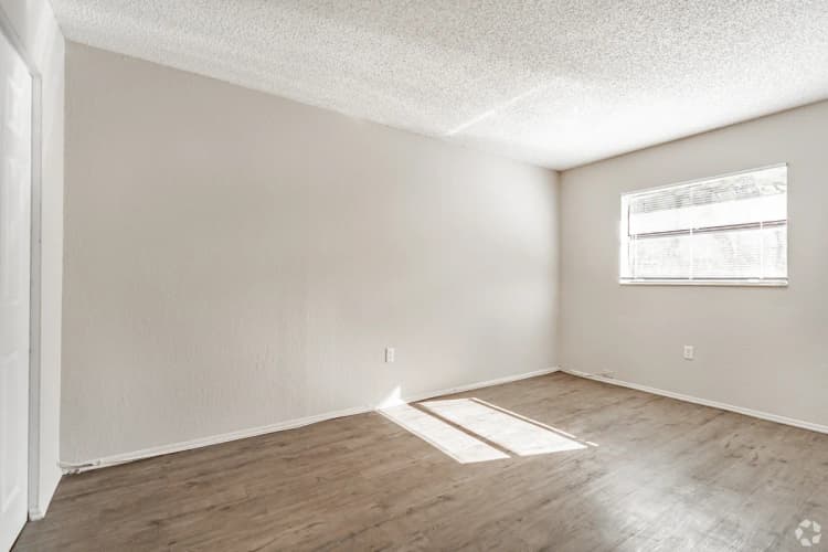 St. Petersburg apartments for rent - image - 13_raven_park_place.jpg