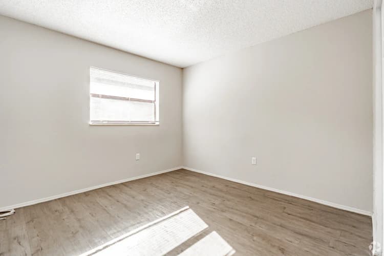 St. Petersburg apartments for rent - image - 14_raven_park_place.jpg