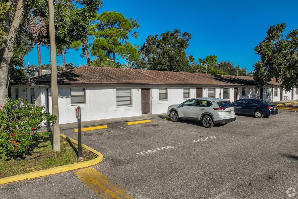 St. Petersburg apartments for rent - Property image - Raven at Park Place Apartments - 3
