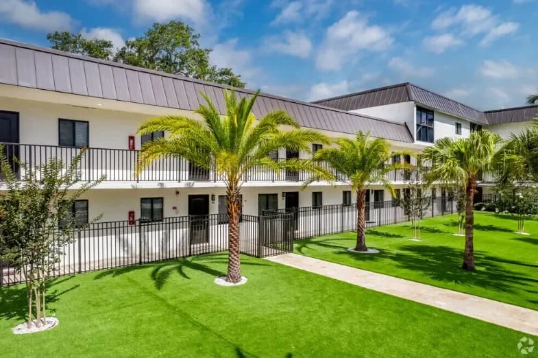 St. Petersburg apartments for rent - Property image - Pearl Cove Apartments - 3