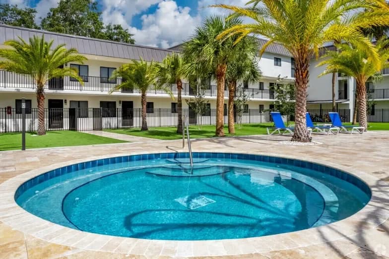 St. Petersburg apartments for rent - Property image - Pearl Cove Apartments - 3