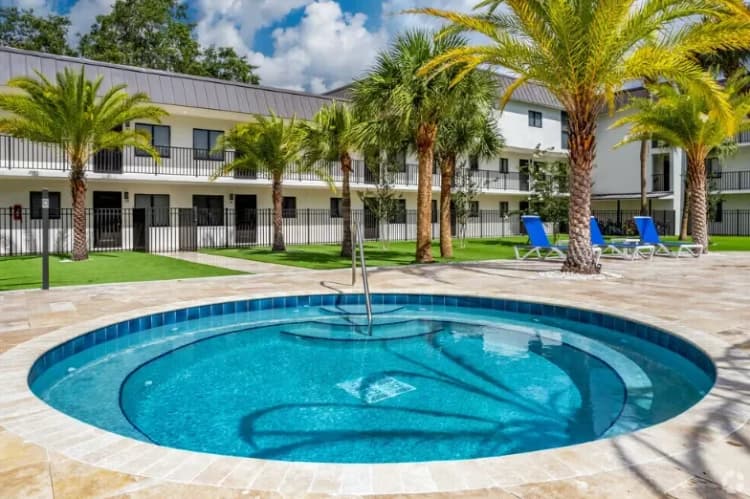 St. Petersburg apartments for rent - image - 3.+hot+tub-1920w.webp