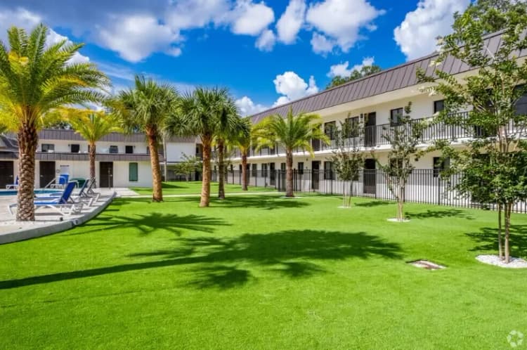 St. Petersburg apartments for rent - image - 21.+courtyard+4-1920w.webp