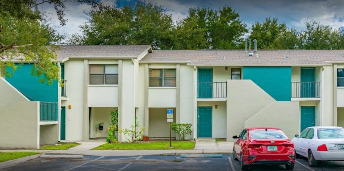 St. Petersburg apartments for rent - image - James Park Apartments - Building.webp