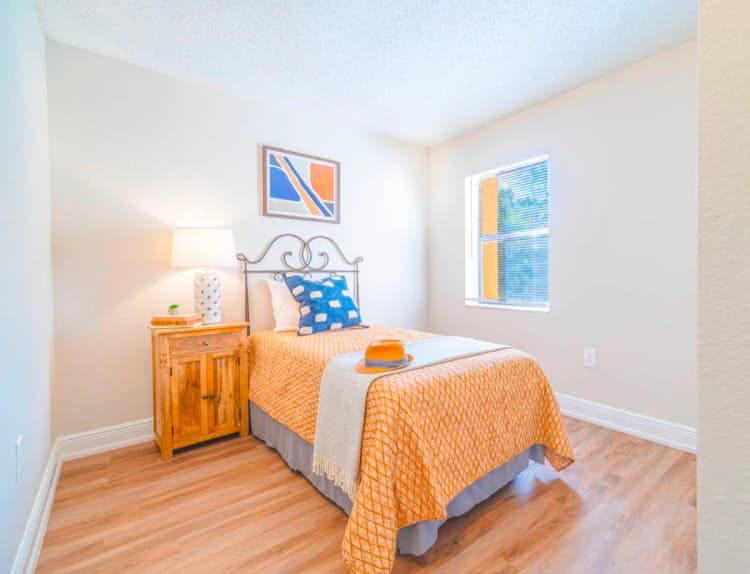 St. Petersburg apartments for rent - image - James Park Apartments - Bedroom1.jpeg