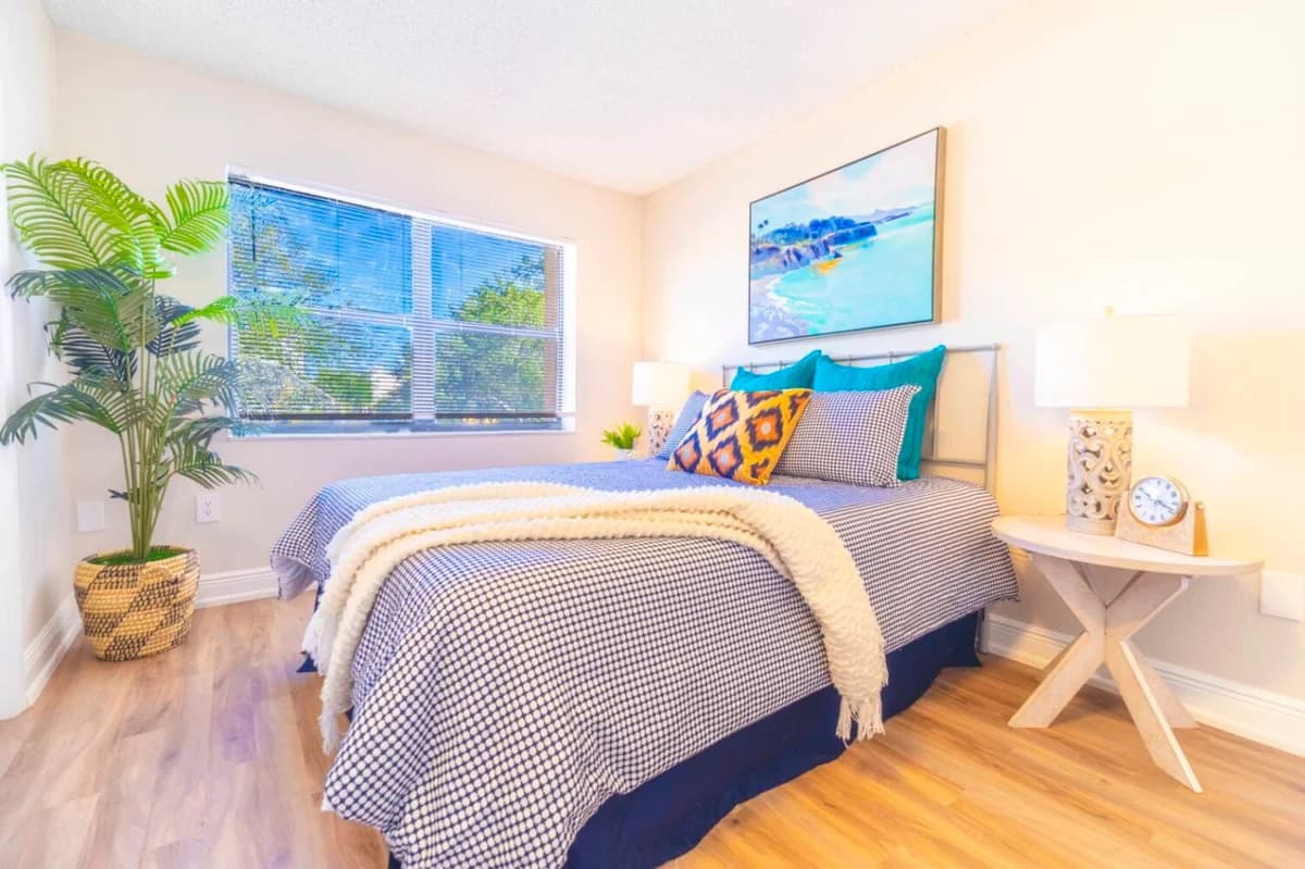 St. Petersburg apartments for rent - image - James Park Apartments - Bedroom.jpeg