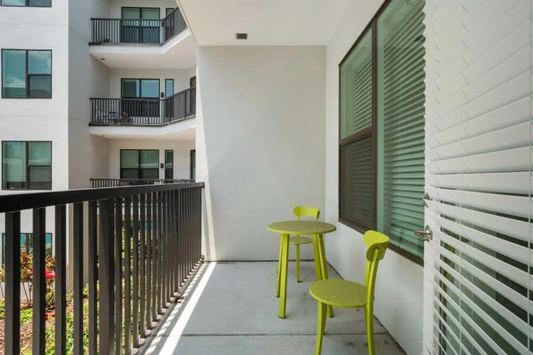 St. Petersburg apartments for rent - image - gallerybalconyapt2.webp