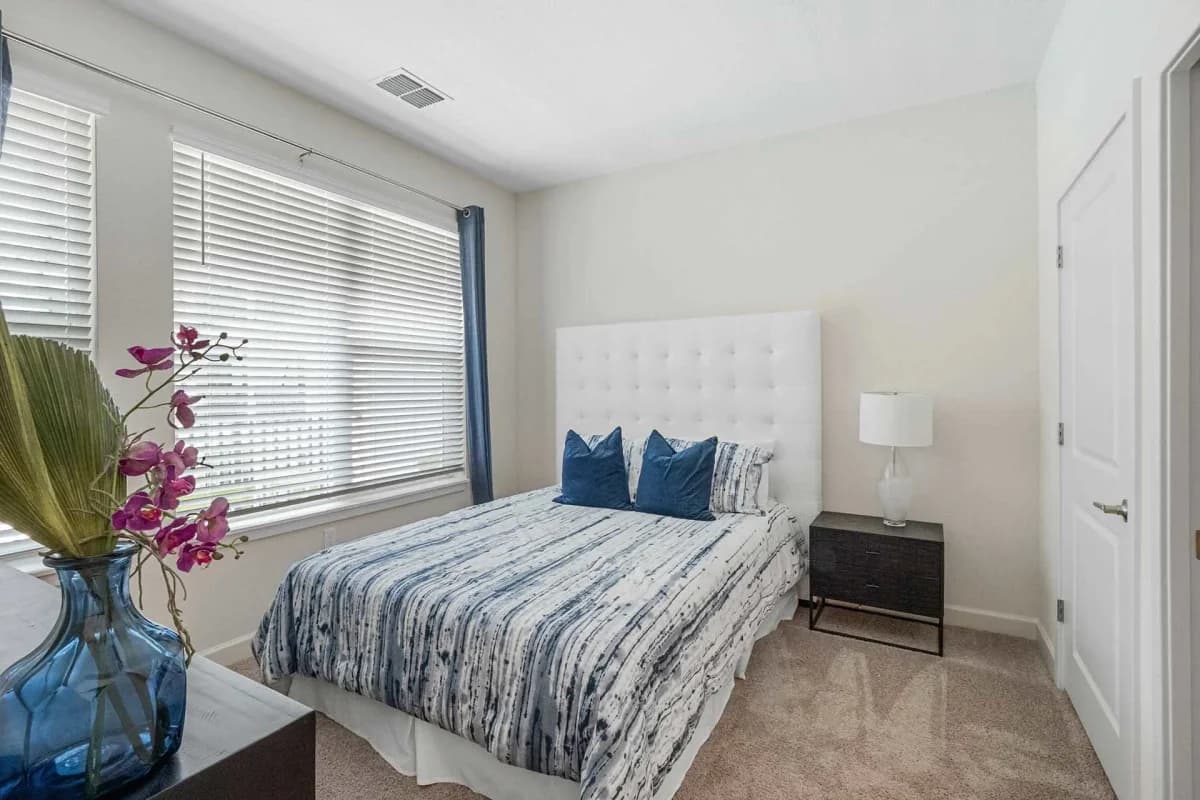 St. Petersburg apartments for rent - image - gallerybedroom2.webp