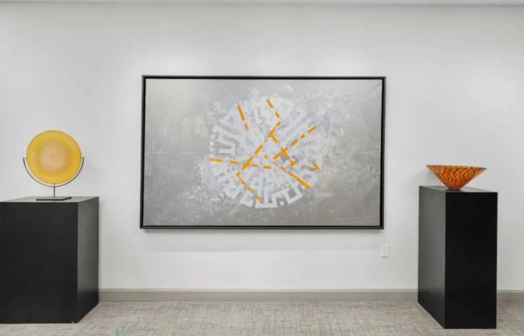 St. Petersburg apartments for rent - image - galleryhallwayart.webp