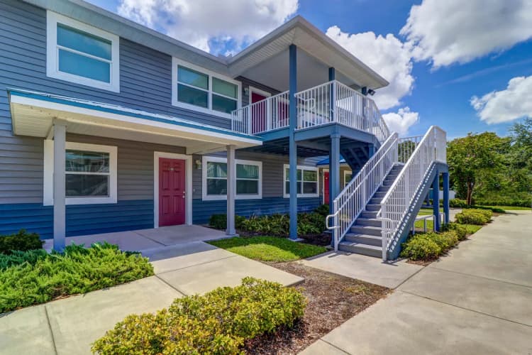 St. Petersburg apartments for rent - image - magnolia-court-amen-5.webp