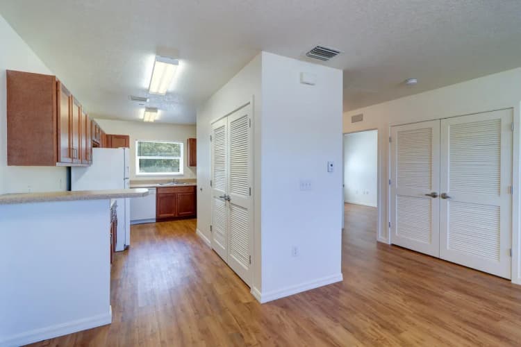 St. Petersburg apartments for rent - image - imgi_16_cypress-pointe-2x1-5.webp