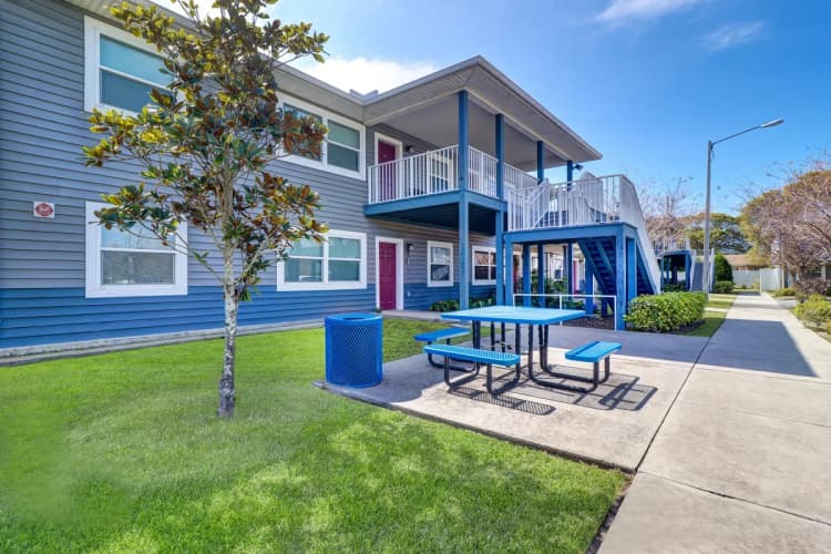 St. Petersburg apartments for rent - image - cypress-pointe-amen-2.webp