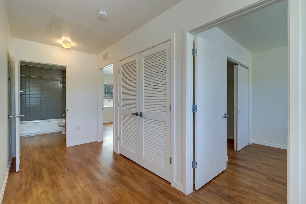 St. Petersburg apartments for rent - image - imgi_21_cypress-pointe-2x1-10.webp