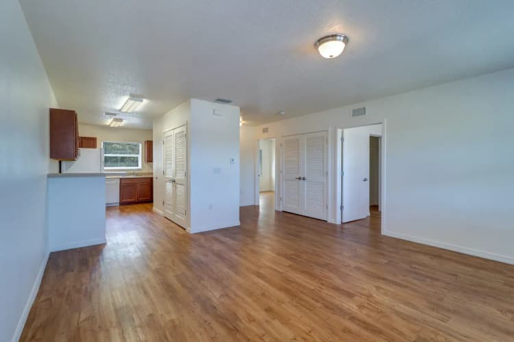 St. Petersburg apartments for rent - image - imgi_15_cypress-pointe-2x1-4.webp