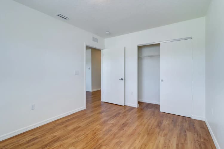St. Petersburg apartments for rent - image - imgi_25_cypress-pointe-2x1-14.webp
