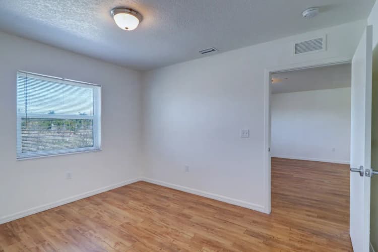 St. Petersburg apartments for rent - image - imgi_24_cypress-pointe-2x1-13.webp