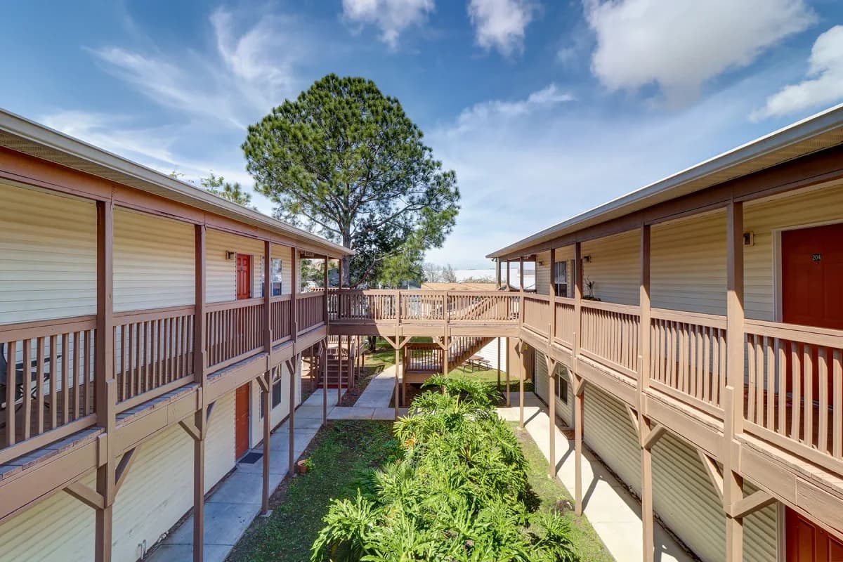 St. Petersburg apartments for rent - image - caribbean-court-amen-6-1.webp