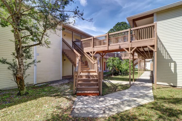 St. Petersburg apartments for rent - image - caribbean-court-amen-5.webp