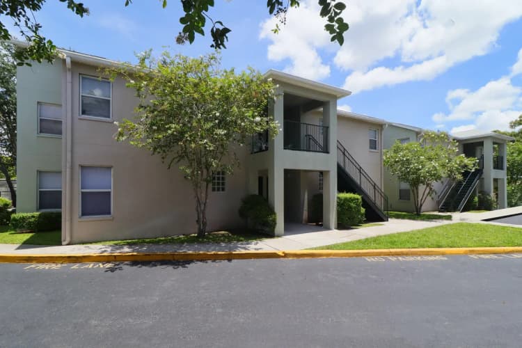 St. Petersburg apartments for rent - image - oak-trace-amen-9-1.webp