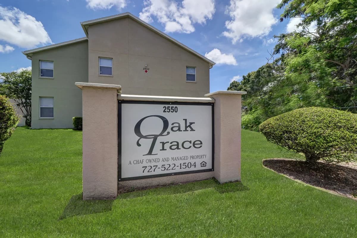 St. Petersburg apartments for rent - image - oak-trace-amen-1.webp