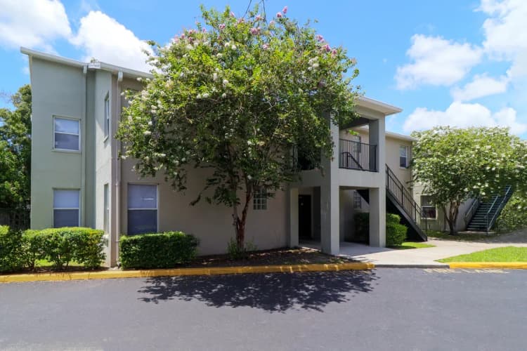St. Petersburg apartments for rent - image - oak-trace-amen-7.webp
