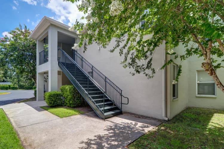 St. Petersburg apartments for rent - image - oak-trace-amen-6.webp