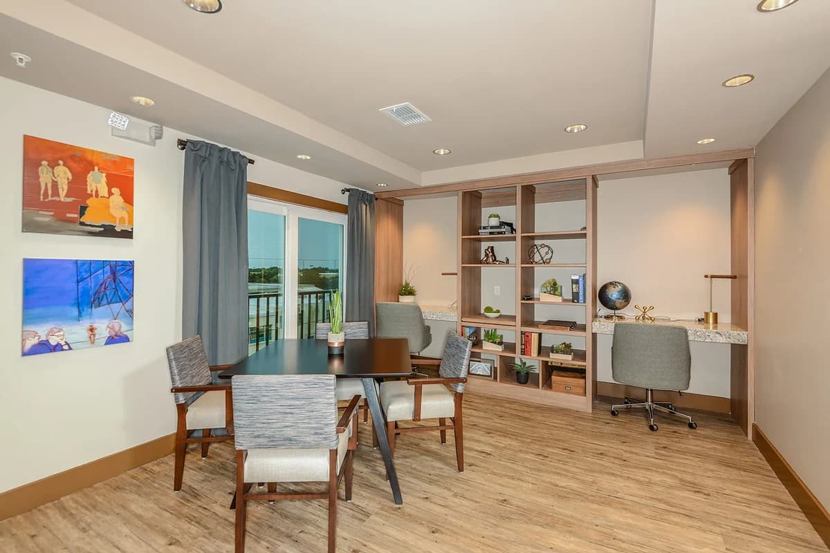 St. Petersburg apartments for rent - image - Burlington-Park-_1517-web.jpg