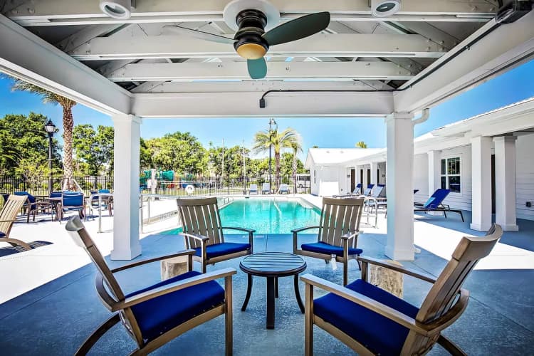 St. Petersburg apartments for rent - image - f71a38_b029c4791bce43afb28987b8efbea4c3.avif