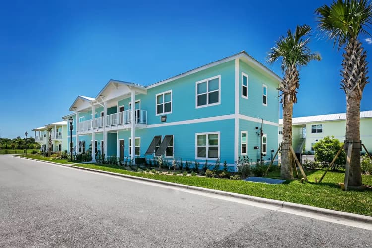 St. Petersburg apartments for rent - image - f71a38_fe0585d3e5a14064a9436ecd2b6f3f70.avif