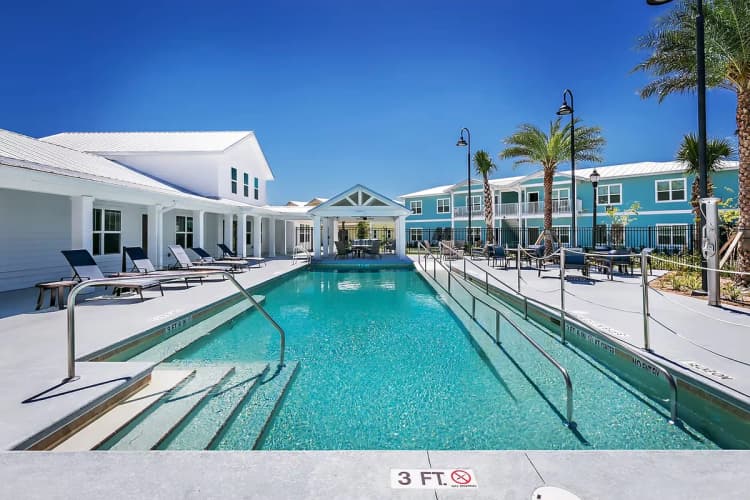 St. Petersburg apartments for rent - image - f71a38_8f358ace1b8a47fa89a2c55a611b08eb.avif