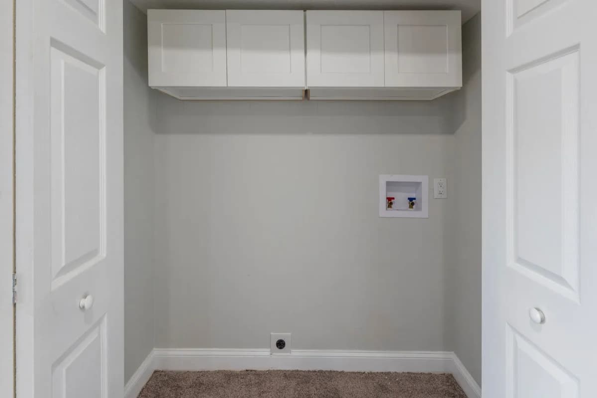 St. Petersburg apartments for rent - image - Altura Largo - Cupboard.webp