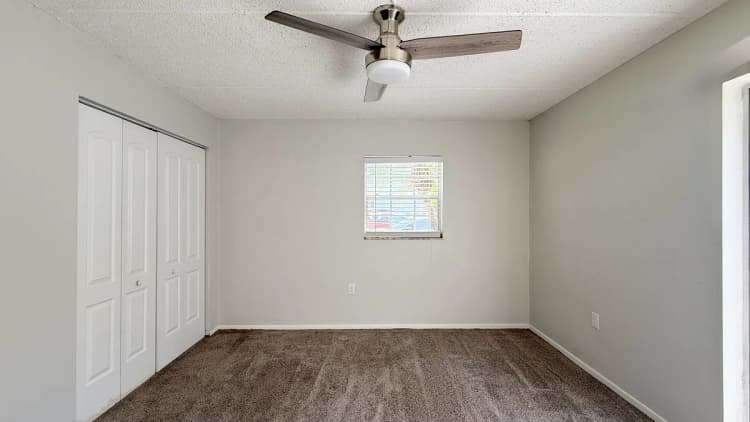 St. Petersburg apartments for rent - image - Dolphin Premium - Bedroom