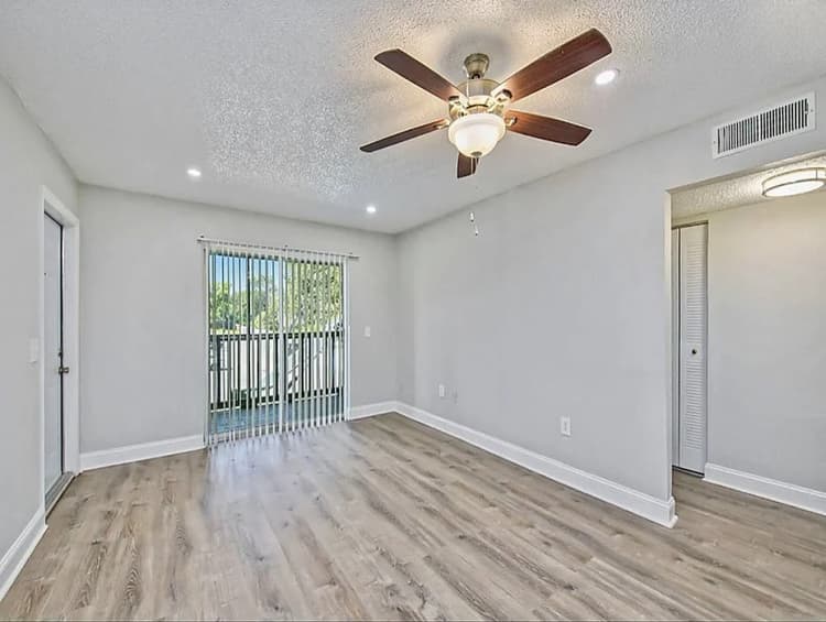 St. Petersburg apartments for rent - image - Sand Dollar Elite - Living Area