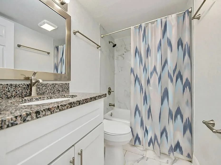 St. Petersburg apartments for rent - image - Sand Dollar Premium - Bathroom (Staged)