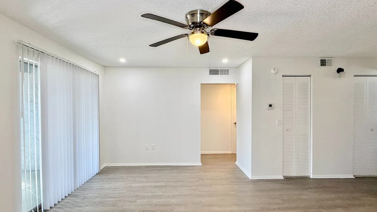 St. Petersburg apartments for rent - image - Coquina Elite - Living Room