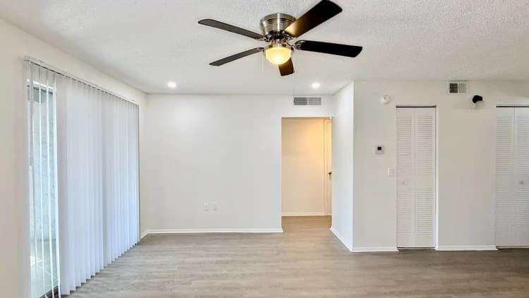 St. Petersburg apartments for rent - image - Coquina Elite - Living Room