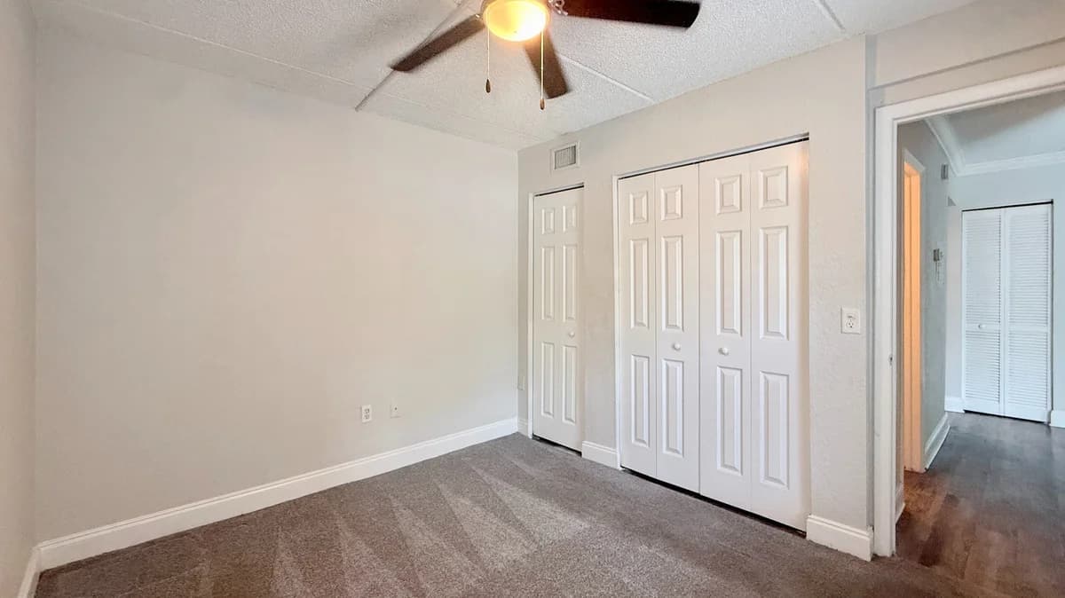 St. Petersburg apartments for rent - image - Shell Premium - Bedroom