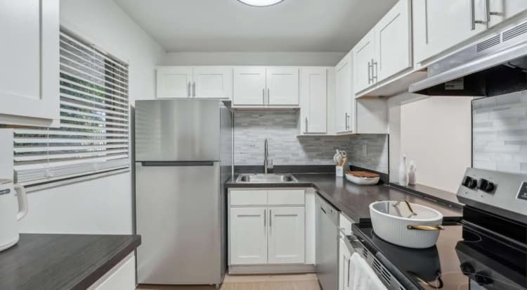 St. Petersburg apartments for rent - image - Atlas at Bay Point - Kitchen 1.jpg