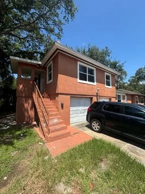 St. Petersburg apartments for rent - Property image - 1400 11th Ave S - 2