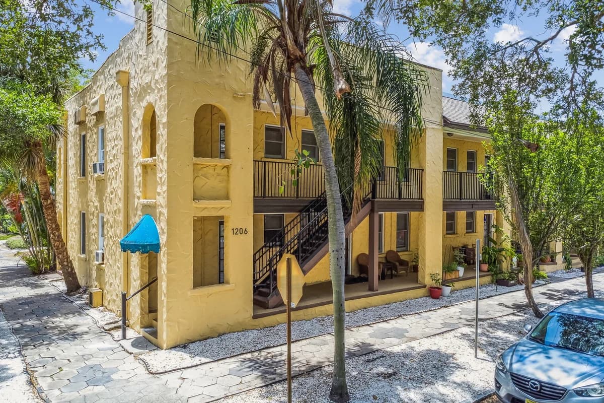 St. Petersburg apartments for rent - Property image - 1206 Oak St NE St - 1