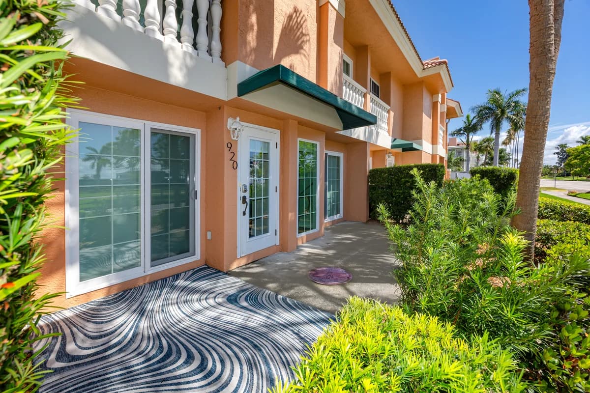 St. Petersburg apartments for rent - Property image - 920 North Shore Drive Northeast - 3